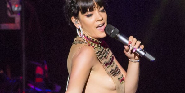 Έξω και η Lily Allen από το playlist